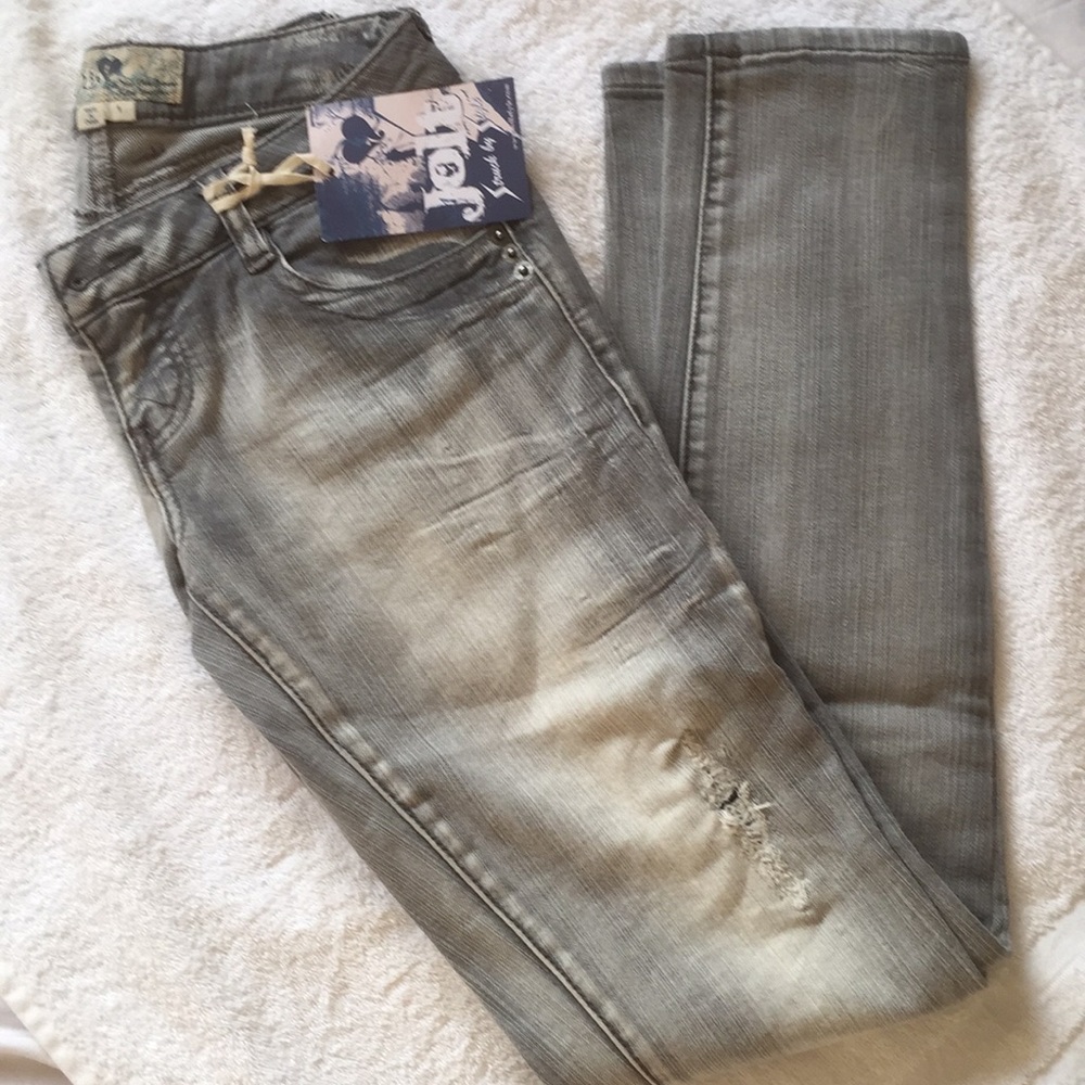 NWT Jolt  Distressed Skinny Jeans Size 1
